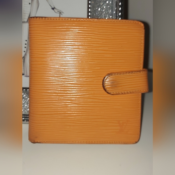 LV epi wallet - Picture 2 of 6